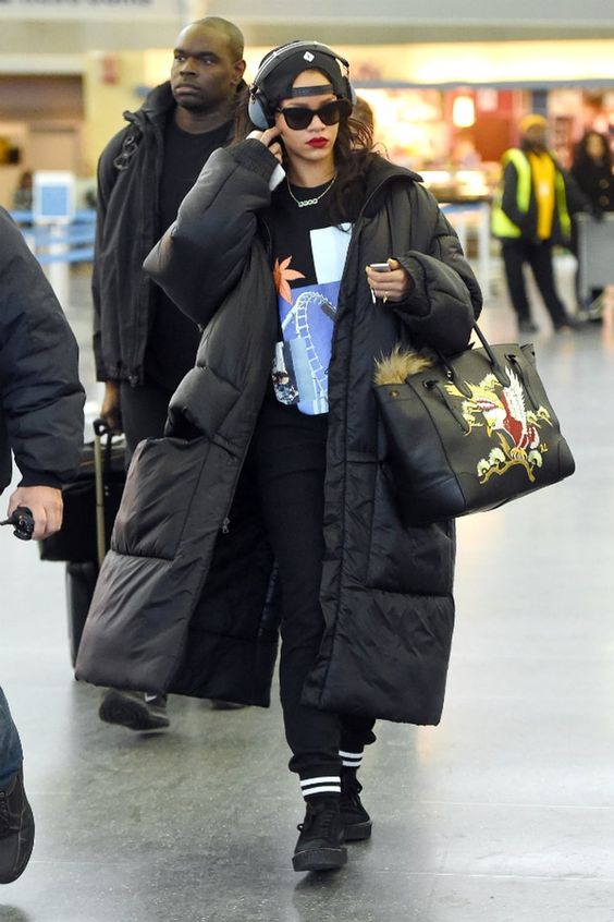 rihanna en doudoune noire