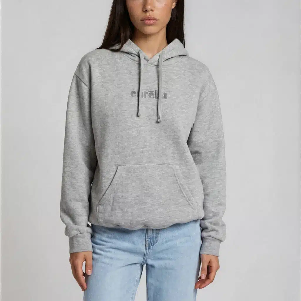 pull gris brodé
