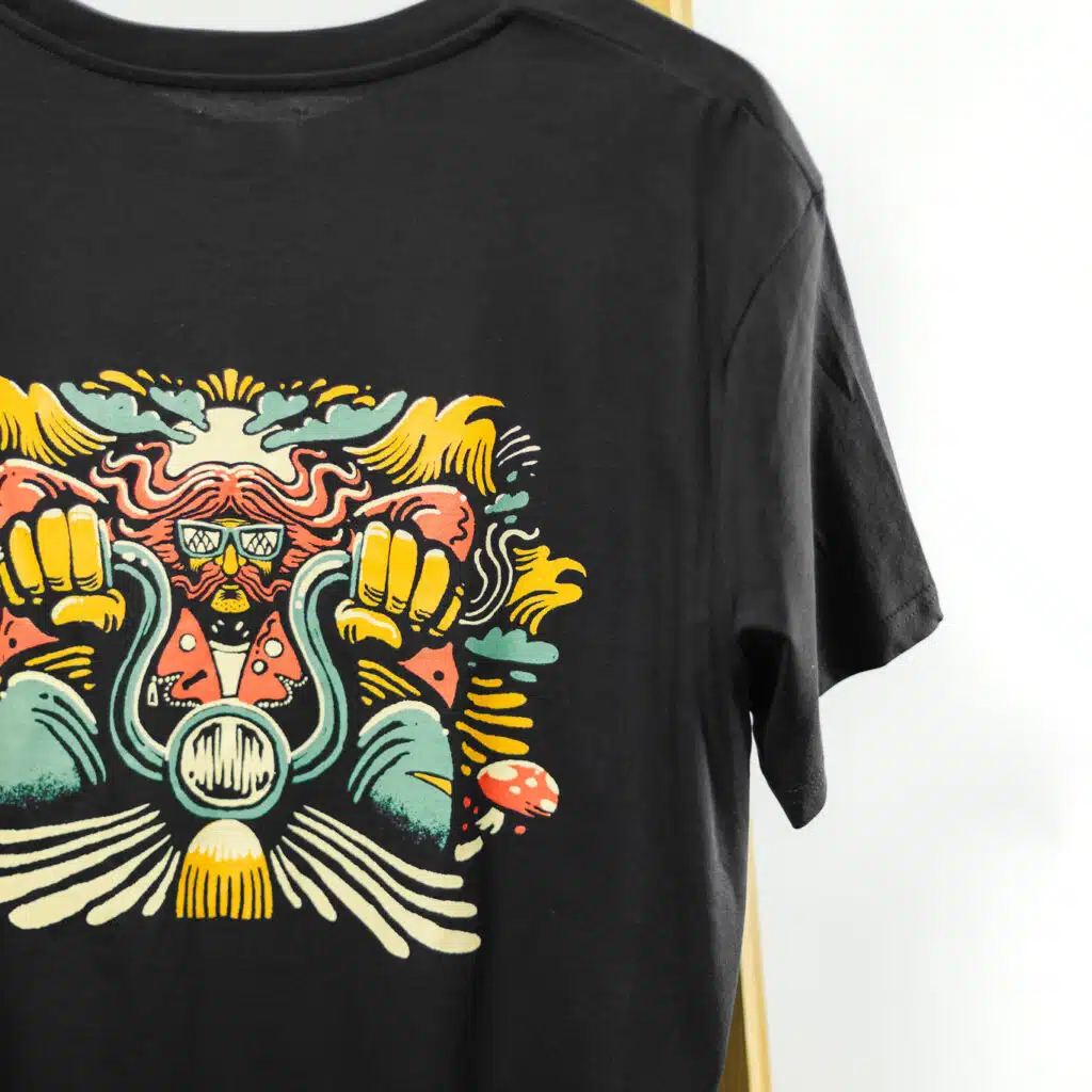 T-shirt personnalisé par sérigraphie sur un cintre