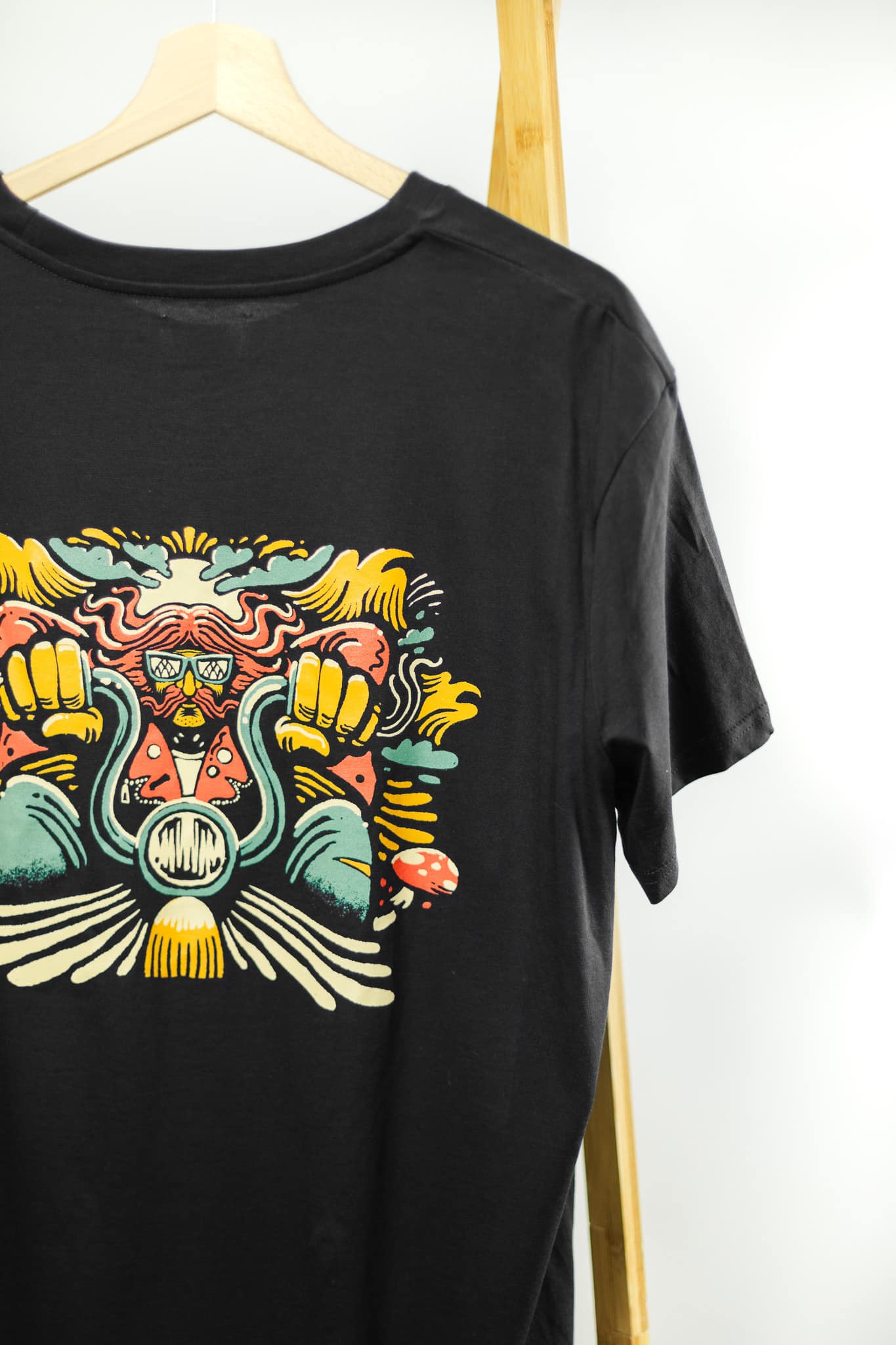 T-shirt personnalisé par sérigraphie sur un cintre