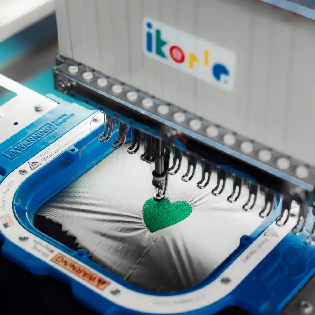 broderie cœur sur textile blanc personnalisation b2b