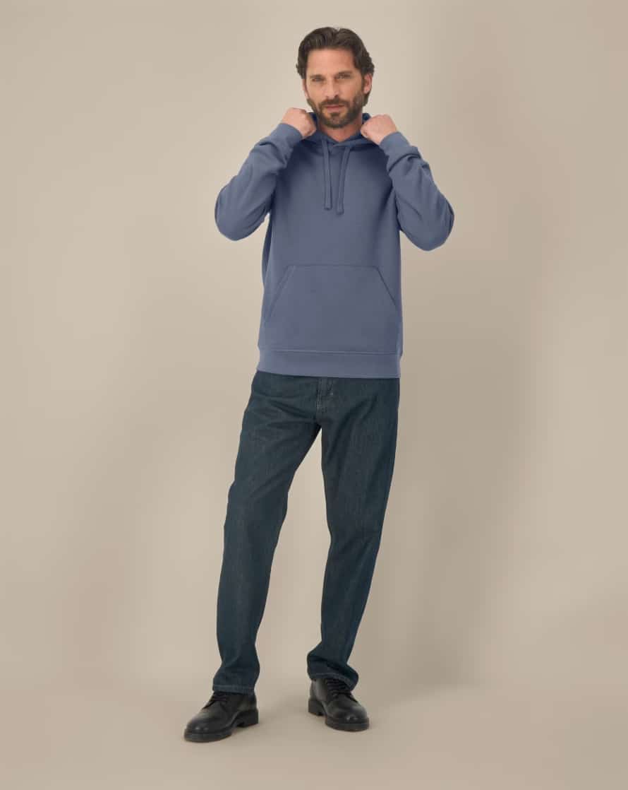 Sweat à capuche bleu denim avec poche kangourou, personnalisation textile B2B IKONE